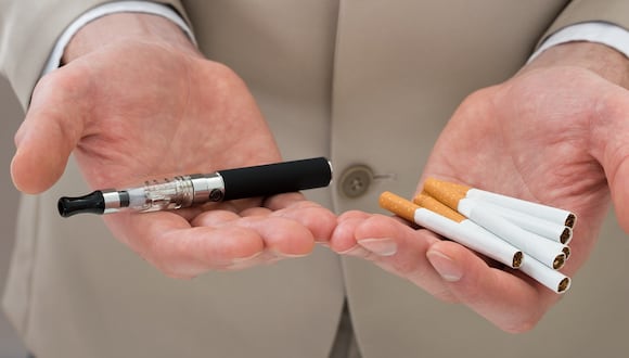 Fumadores de cigarro electrónico "sienten" que gastan menos al mes.