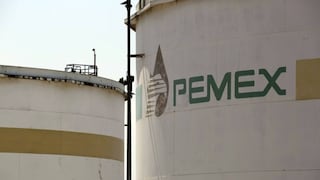 Mexicana Pemex sin reanimar refinación, producción de crudo cede en julio
