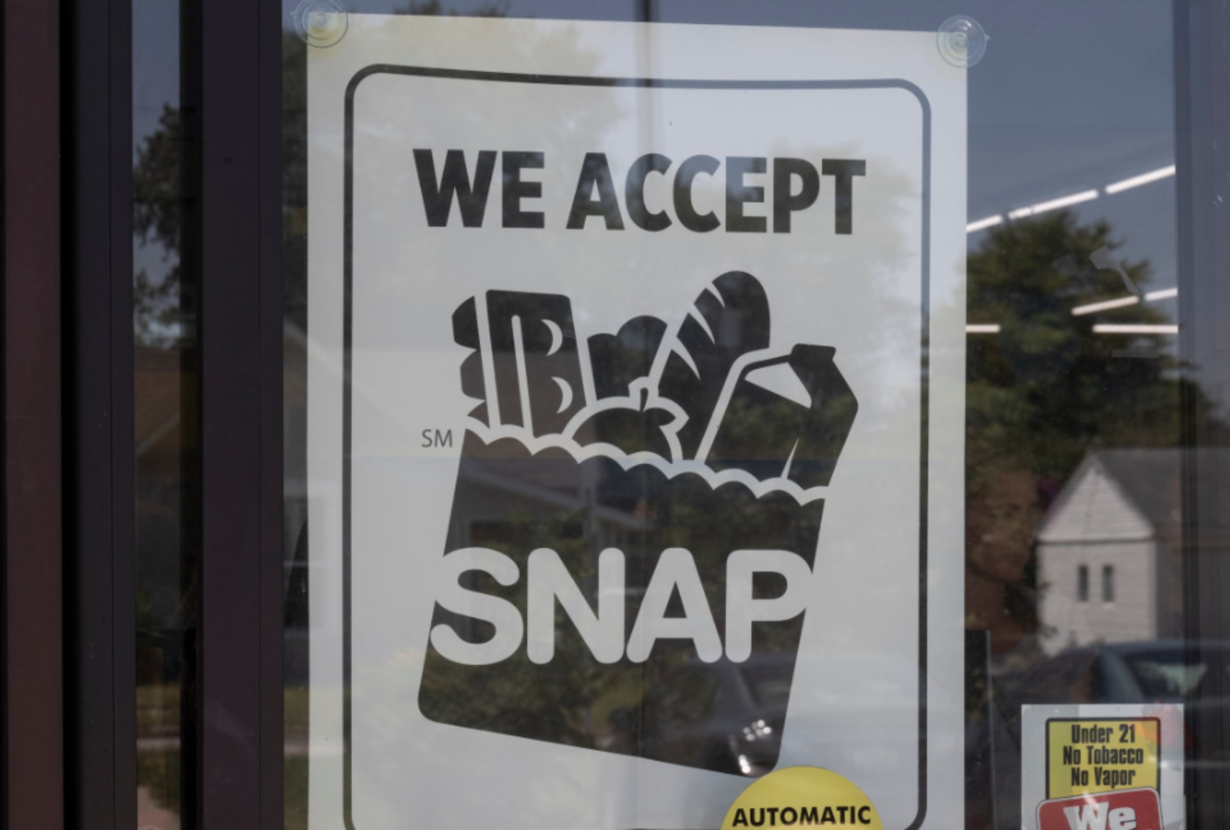 SNAP es un programa de ayuda federal administrado por el Departamento de Agricultura de los Estados Unidos (Foto: AFP)