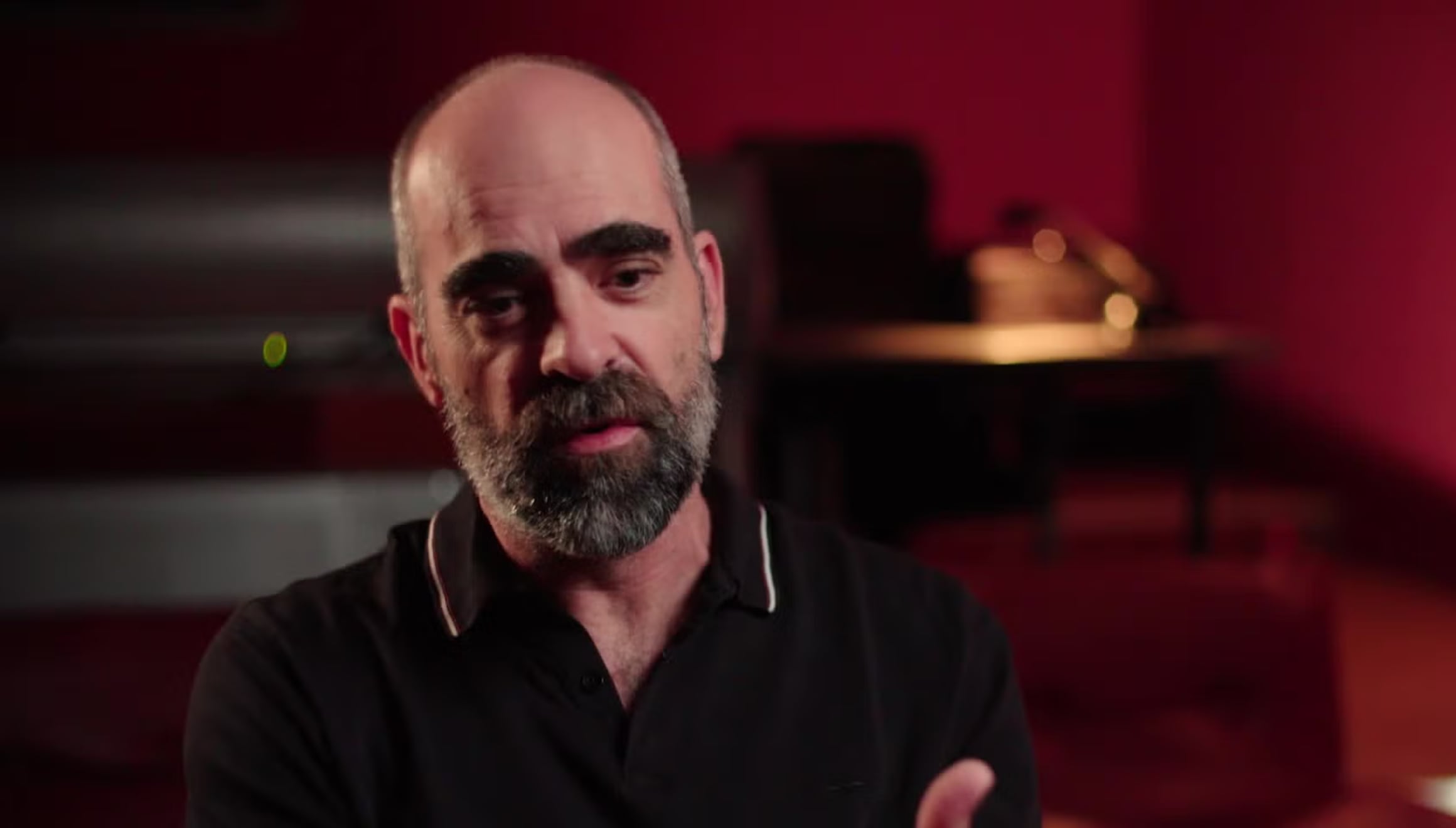 El actor Luis Tosar en el detrás de cámaras de la película animada “Klaus” (Foto: Netflix)