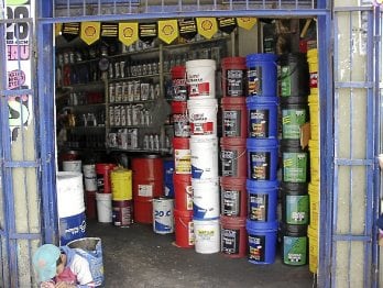 Mercado de lubricantes enfrenta alza de precios por mayores costos vinculados a efectos de la guerra en Medio Oriente.