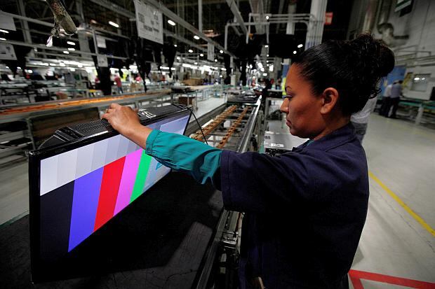 El 7% indicó el marco regulatorio y tributario, y el 4.6% los costos de producción. (Foto: Reuters)