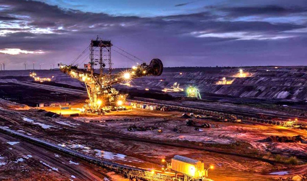 La propiedad de exploración de oro y plata Tres Cerros es un terreno de 3,310 hectáreas ubicado junto a la mina de plata Mallay de Excellon.