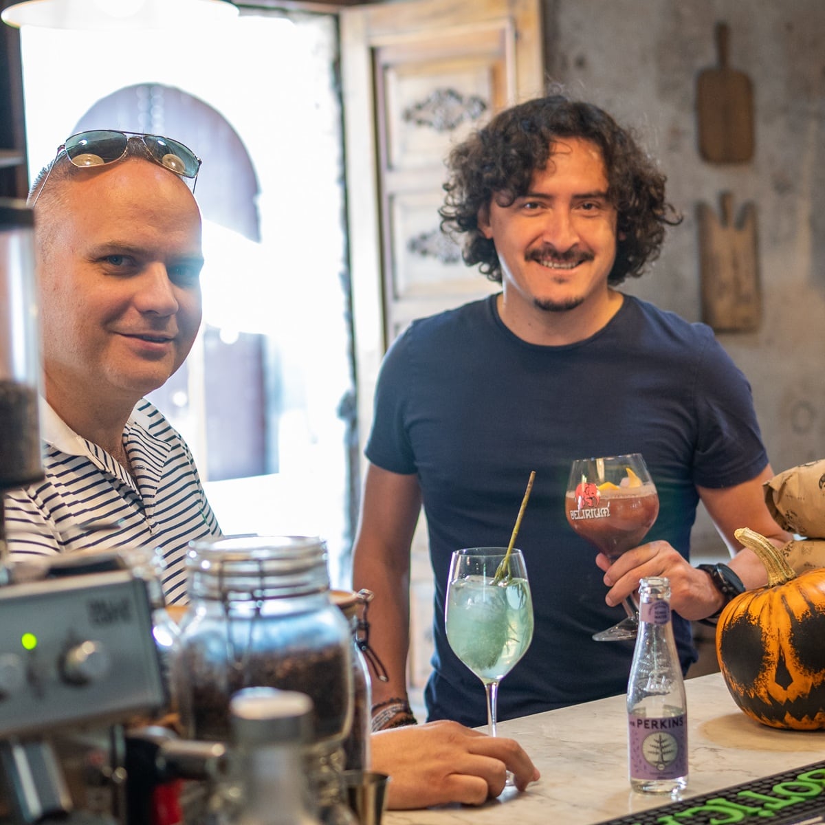 De izquierda a derecha, Keiran Nicklin y Alfonso Núñez, socios y fundadores de 13 Monjas. (Foto: 13 Monjas)