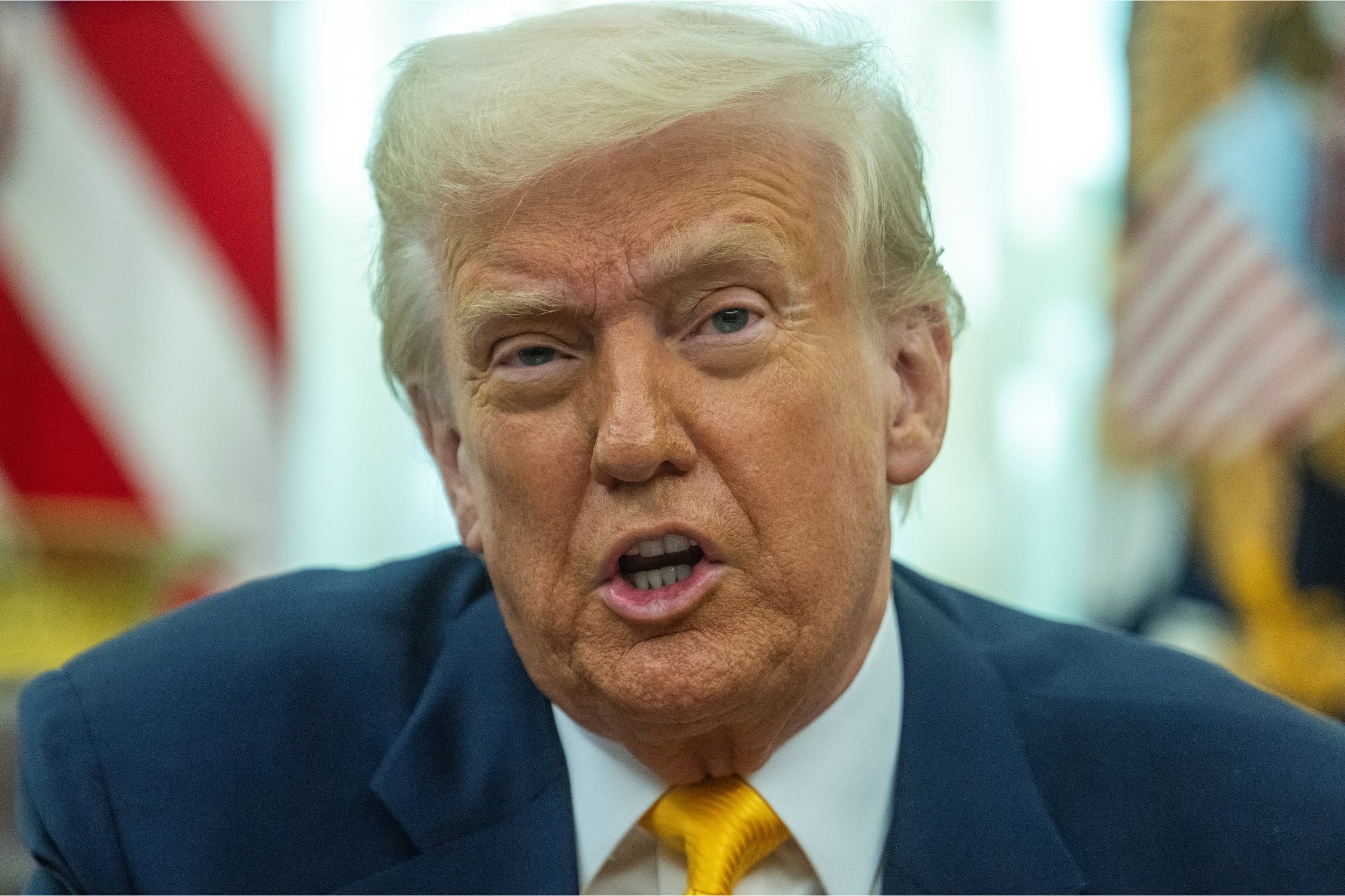 El presidente Donald Trump decidió aplicar un incremento a los aranceles de productos provenientes de México y Canadá (Foto: AFP)