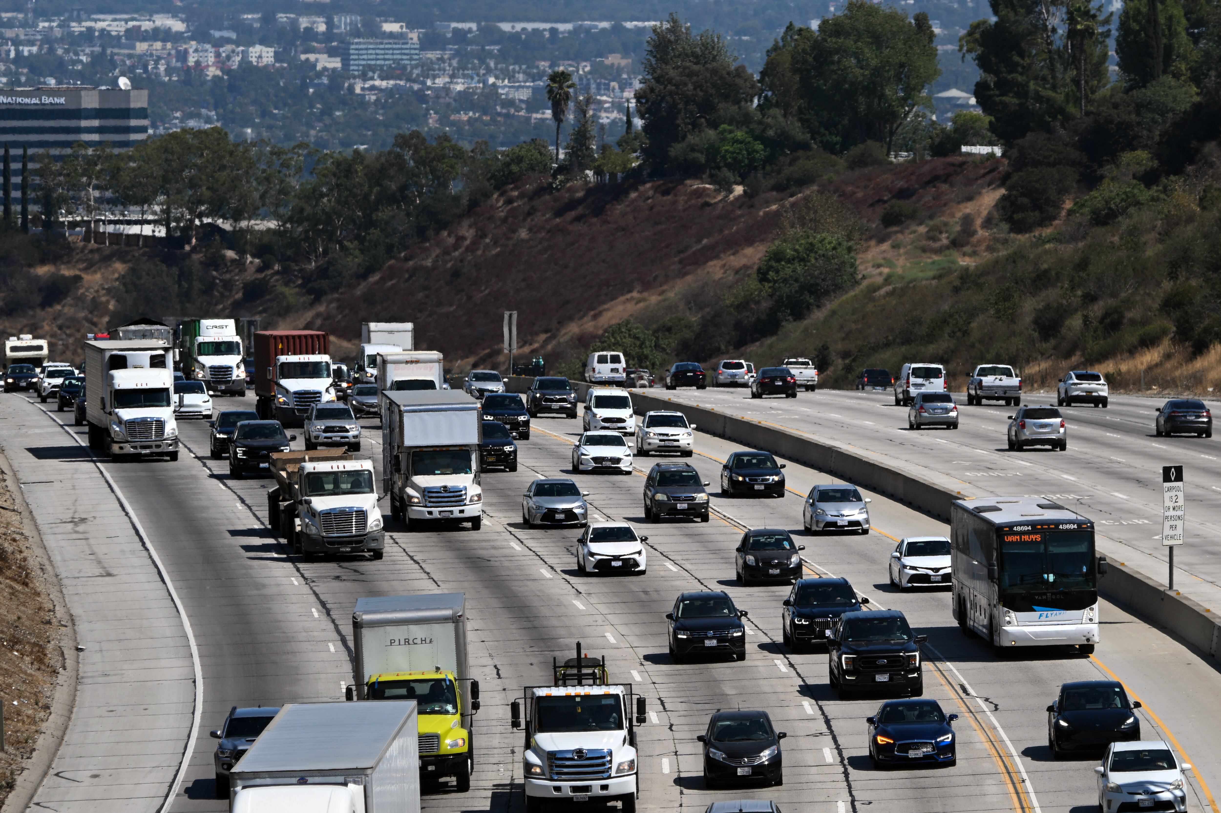 Los encuestados apuntan a que los conductores de camiones son los que exhiben con mayor frecuencia ira al volante (Foto: AFP)