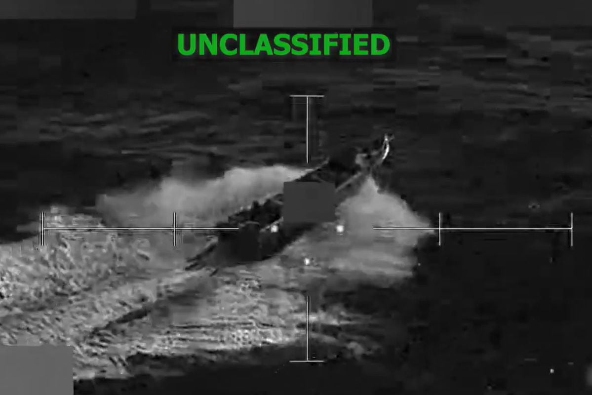 Captura de video del nuevo ataque de Estados Unidos a supuesta narcolancha en aguas internacionales del Pacífico Oriental. Foto: Pete Hegseth / X