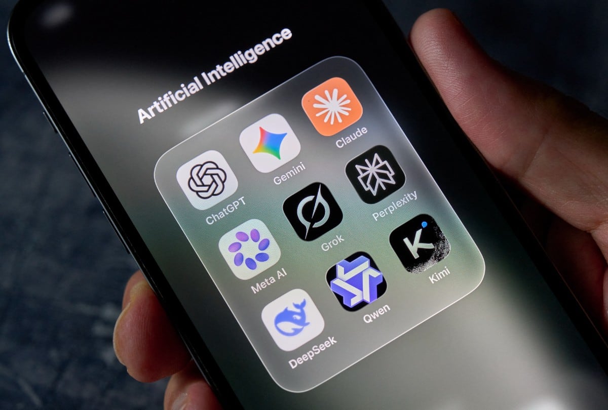 La interrupción de ChatGPT, Gemini, Claude y Grok genera problemas para quienes utilizan estas herramientas de inteligencia artificial. | Crédito: MATTEO DELLA TORRE / NURPHOTO / NURPHOTO VIA AFP