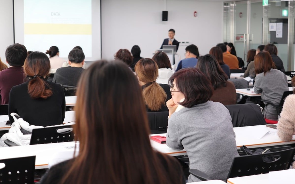 El caso se originó a partir de la denuncia presentada por una estudiante, quien cuestionó diversas situaciones ocurridas durante el desarrollo de un curso universitario. (Foto: Referencial / Pixabay)