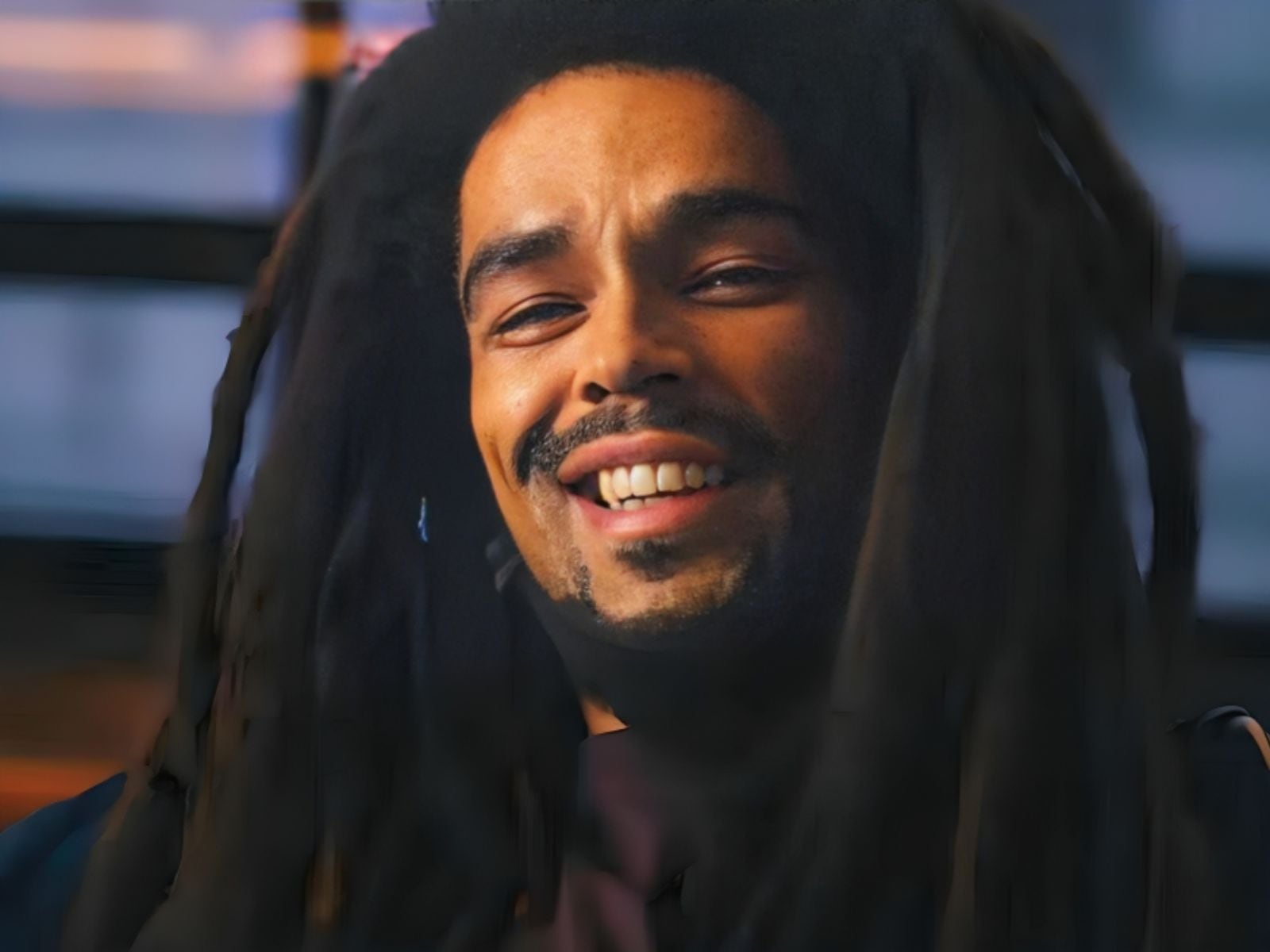 Kingsley Ben-Adir es el actor protagonista de la película biográfica "Bob Marley: One Love", que abandona Netflix en julio (Foto: Paramount Pictures)