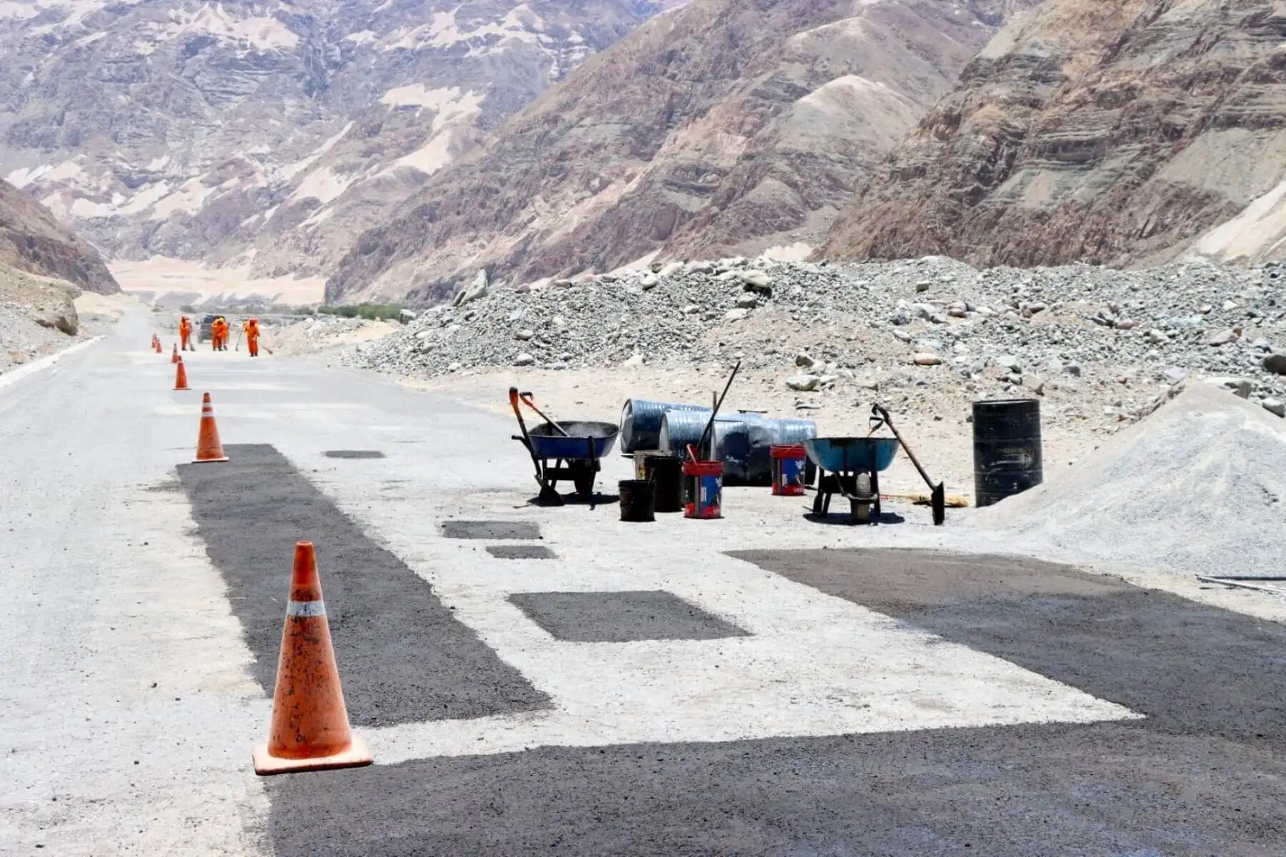 La vía Moquegua-Omate-Arequipa tuvo un presupuesto inicial superior a los S/410 millones y se encuentra paralizada desde junio de 2022. (Foto: Difusión)
