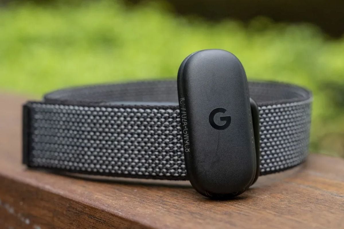 Google presentó el “Fitbit Air”, un monitor de actividad física sin pantalla que apuesta por reducir la exposición constante a notificaciones y estímulos digitales. Foto: EFE.