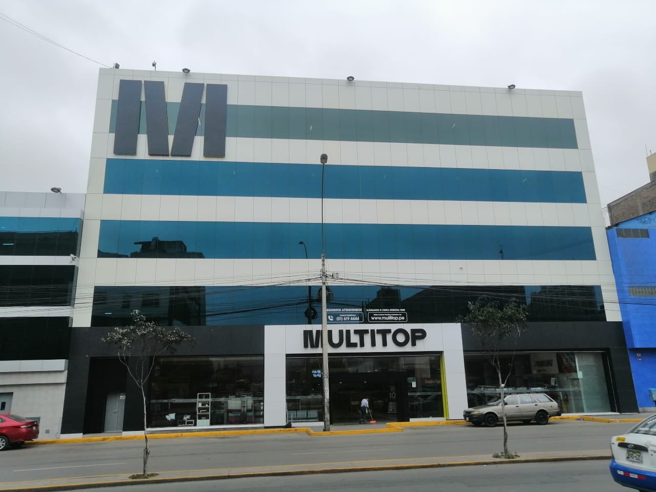 La tienda Multitop se ubica en pleno corazón de la Avenida Iquitos, donde se ha formado un clúster de proveedores de insumos para tapicería y diseño.