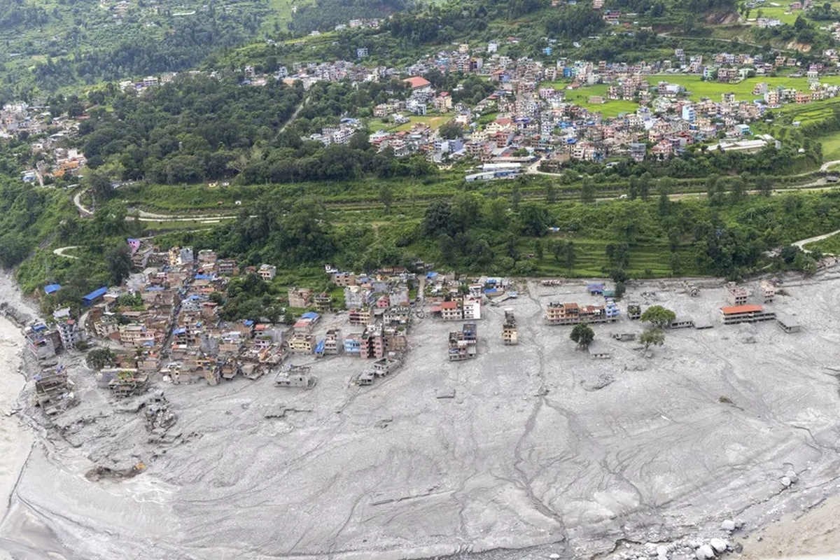 Vista aérea de los daños causados en una aldea del distrito de Rasuwa, Nepal. Foto: EFE/EPA/NARENDRA SHRESTHA