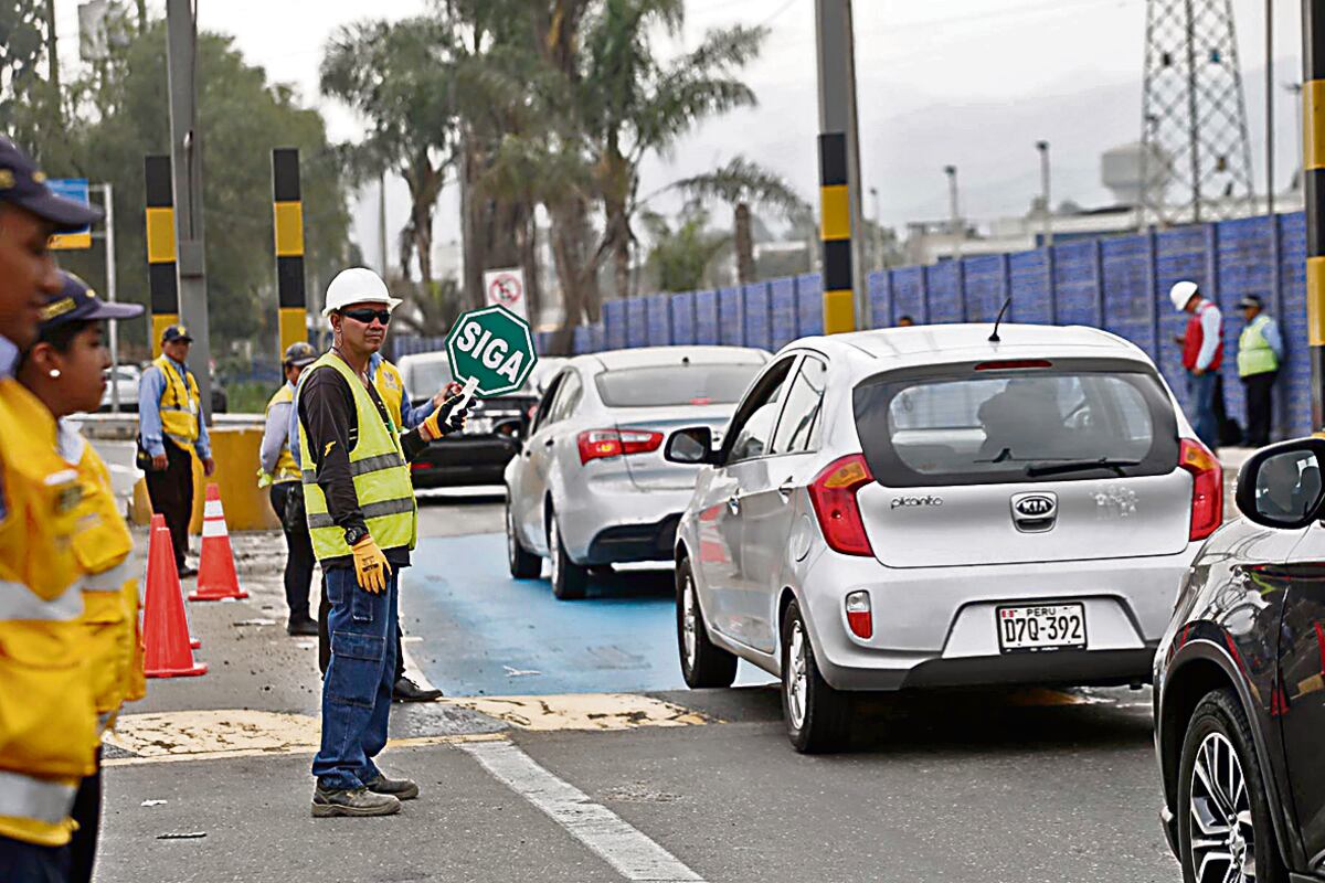 MILES DE PERUANOS SALEN RUMBO AL SUR PARA DESPEDIR AL 2023.