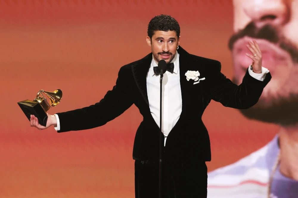 Bad Bunny fue el primer artista latino en ganar la categoría 'Mejor álbum del año' de los Premios Grammy, superando a artistas como Kendrick Lamar y Billie Eilish. (Crédito: Getty)