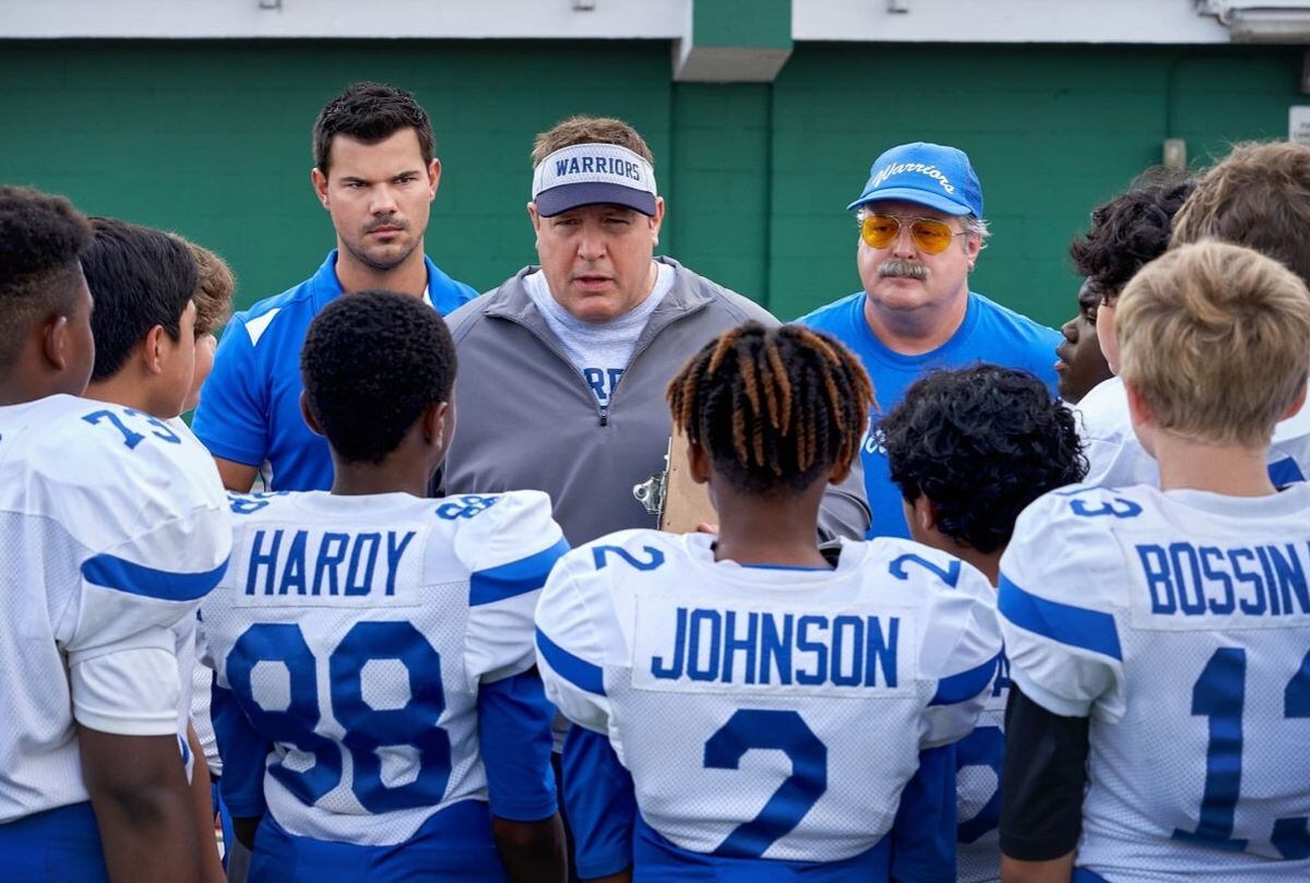 "Jugar en casa" es una comedia deportiva de Netflix que como hijo debes ver con tu papá el Día del Padre (Foto: Happy Madison Productions / Hey Eddie)