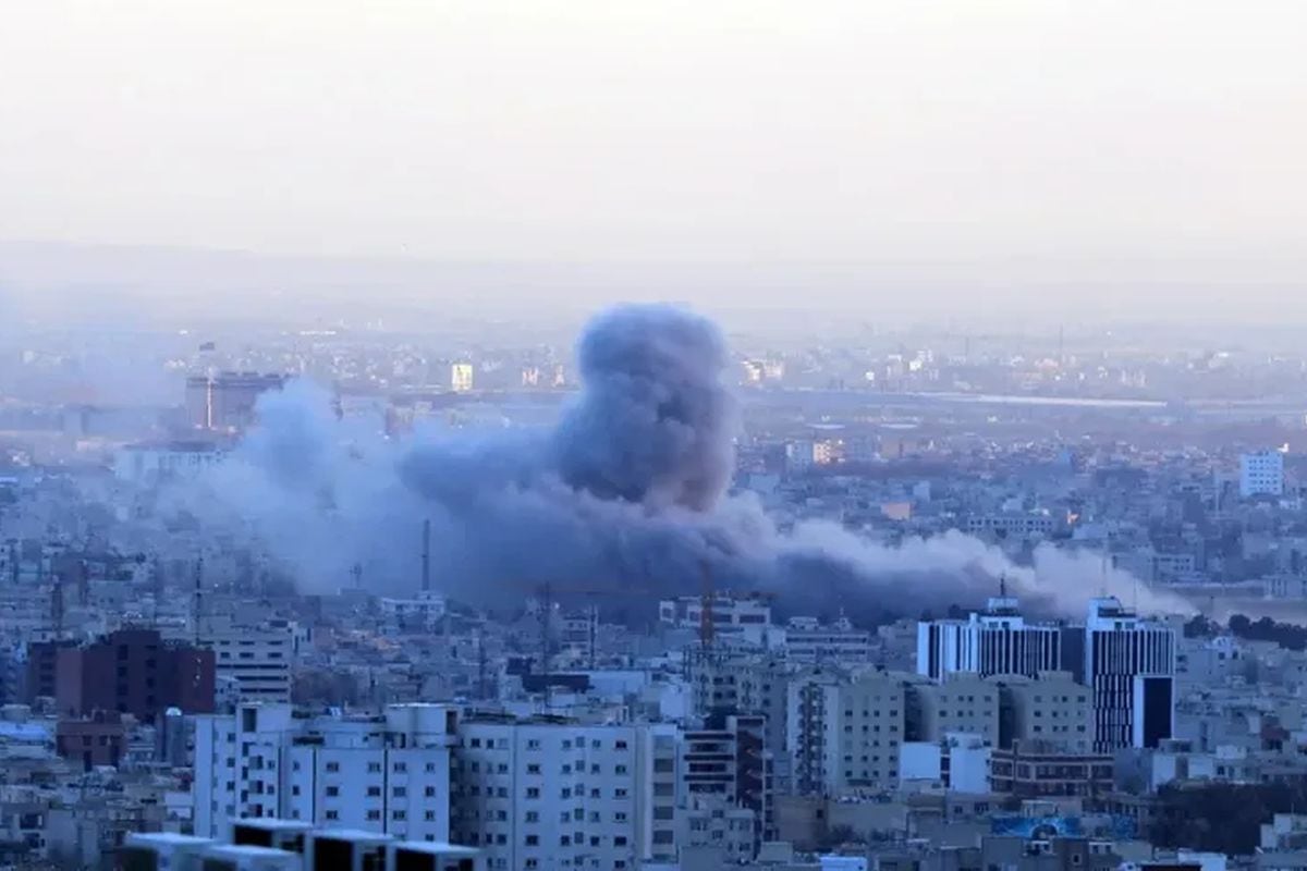 Ataque aéreo en el centro de Teherán, Irán. (Foto: EFE)