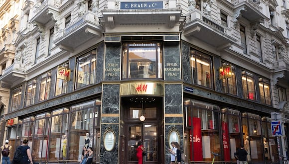 Una tienda de ropa H&M Hennes & Mauritz AB en Viena, Austria, el jueves 6 de julio de 2023. Fotógrafo: Andrey Rudakov/Bloomberg