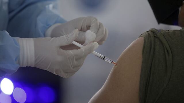 Perú aplica monovalente contra la COVID-19: ¿nueva versión de la vacuna por año?