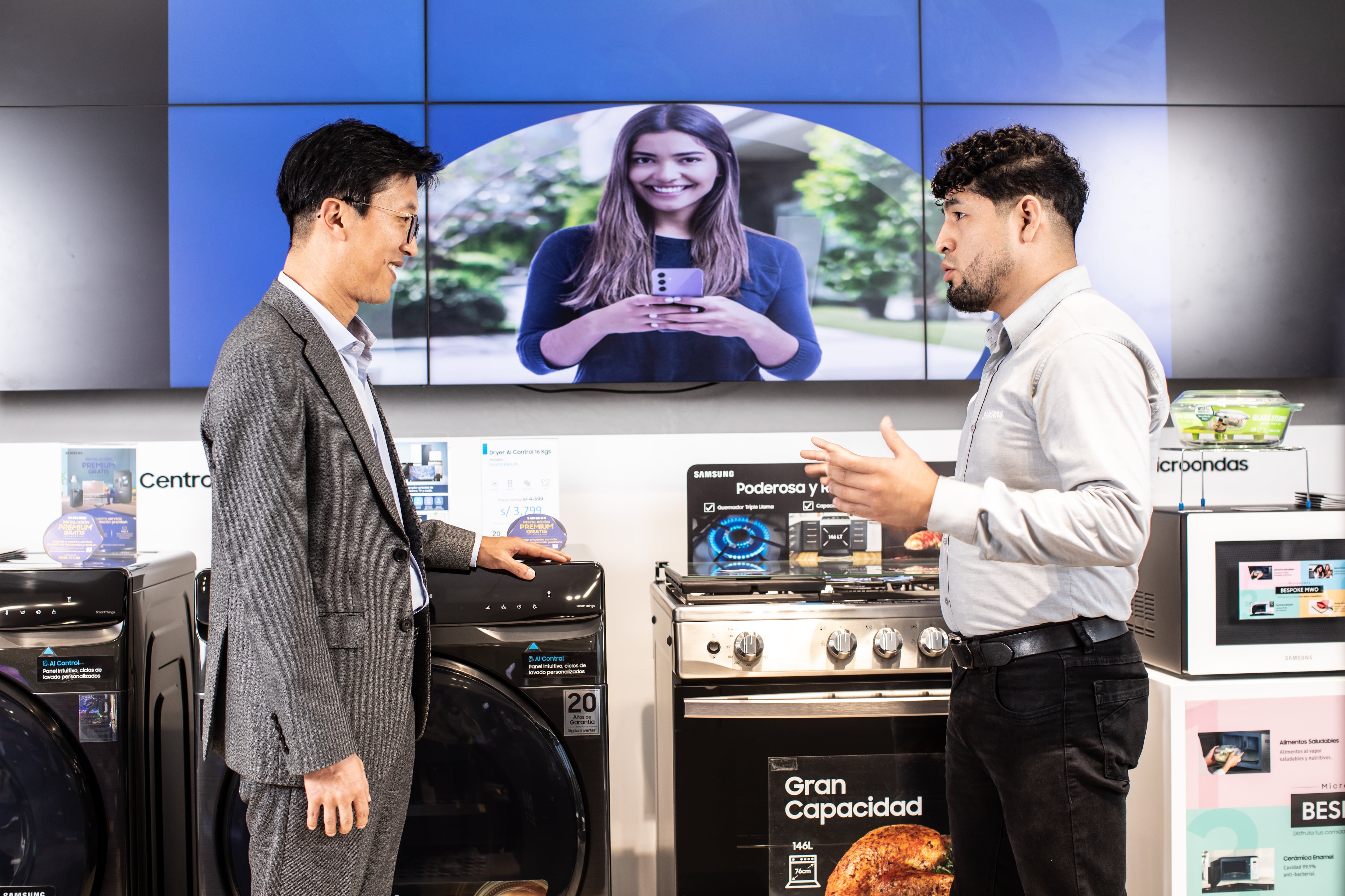 El presidente de Samsung Electronics Perú, Nakbo Sung, lleva casi un año en el cargo. Afirma que la expectativa para el primer semestre del 2024 es que el crecimiento del sector de electrodomésticos sea similar al de este año, "pero mejorará hacia la segunda mitad”. (Foto: Karen Zárate)