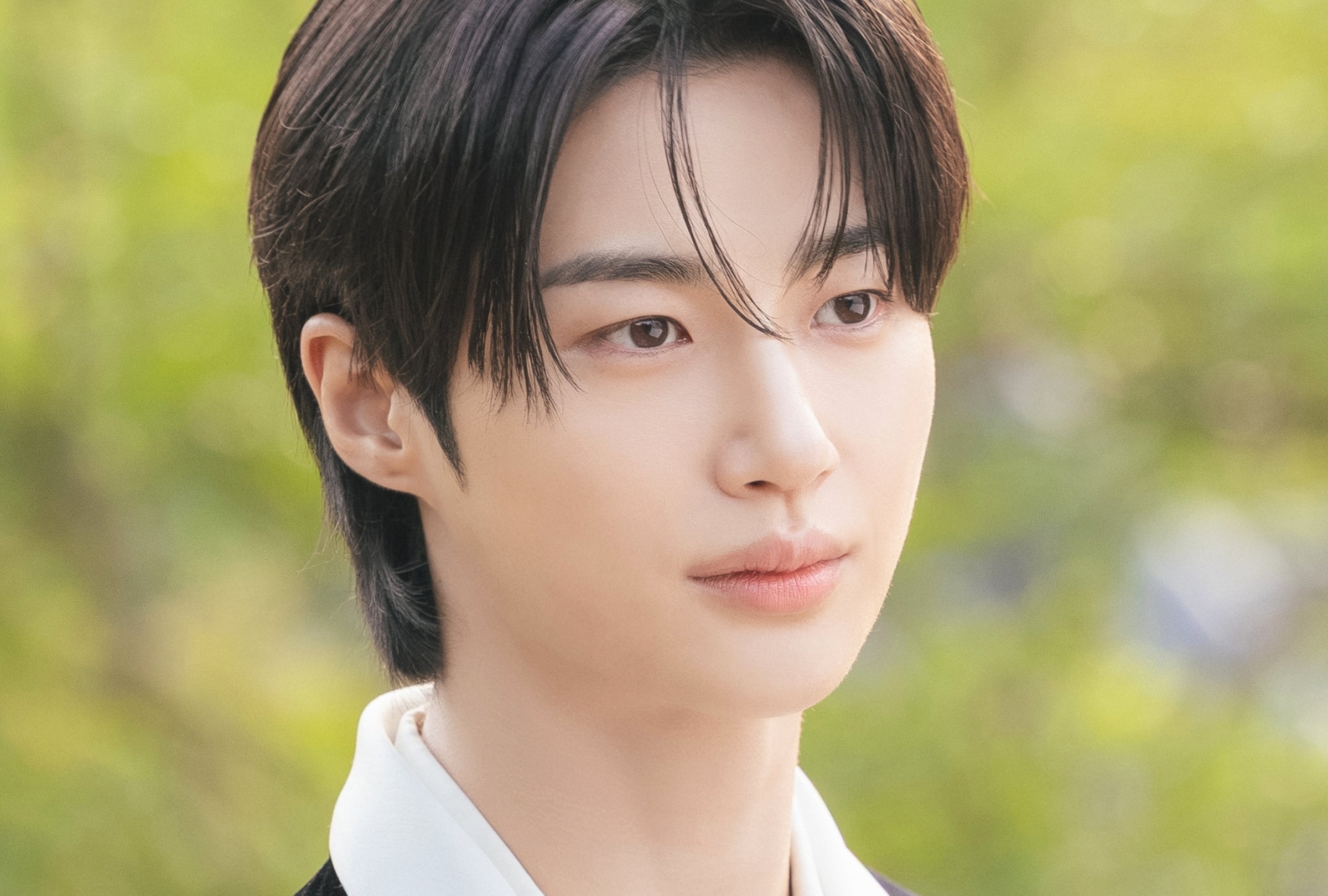 A lo largo de la serie coreana "Perfect Crown" de Disney+, el actor Byeon Woo-seok asume el rol protagonista del príncipe I-an (Foto: Kakao Entertainment / MBC GROUP)