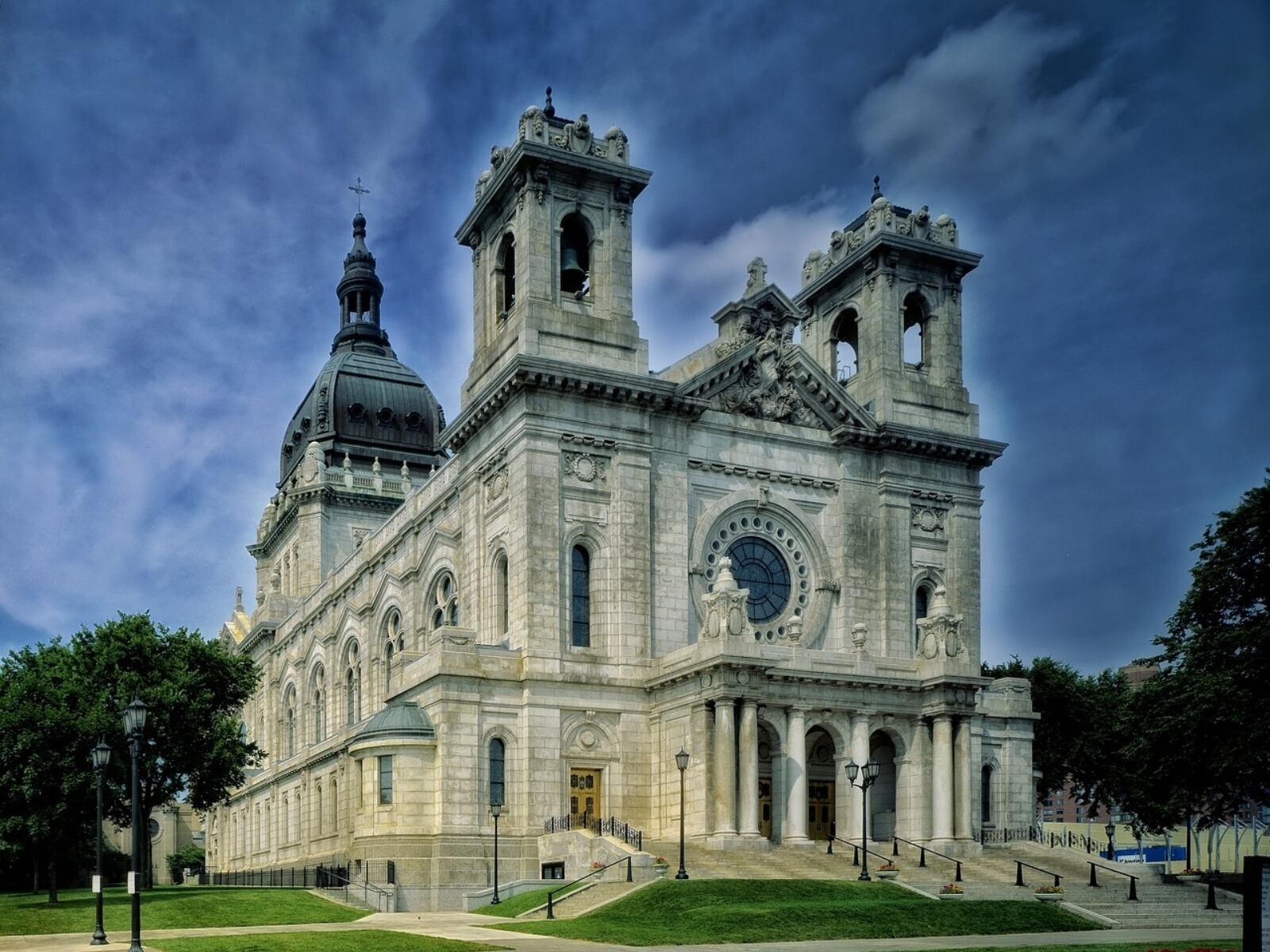 Basilica of Saint Mary es uno de los monumentos más conocidos de Minneapolis (Foto: Pixabay)