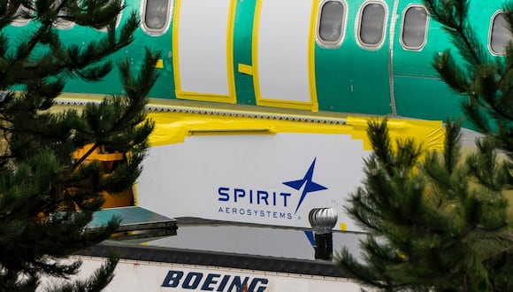 El logotipo de Spirit AeroSystems se ve cerca del fuselaje de un avión Boeing 737 Max 8 fuera de las instalaciones de fabricación de la compañía en Renton, Washington, EE.UU., el domingo 7 de enero de 2024. Fotógrafo: David Ryder/Bloomberg