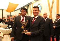 Condecoran al coronel Harvey Colchado durante aniversario de la Diviac