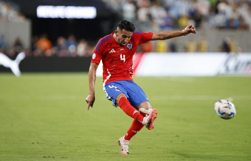 Chile's defender #04 Mauricio Isla kicks the ball during the Conmebol 2024 Copa America tournament group A football match between Chile and Argentina at MetLife Stadium in East Rutherford, New Jersey on June 25, 2024. (Photo by EDUARDO MUNOZ / AFP)