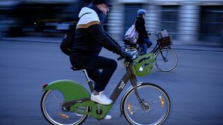 La bici, el medio de transporte diario que París descubrió con la huelga