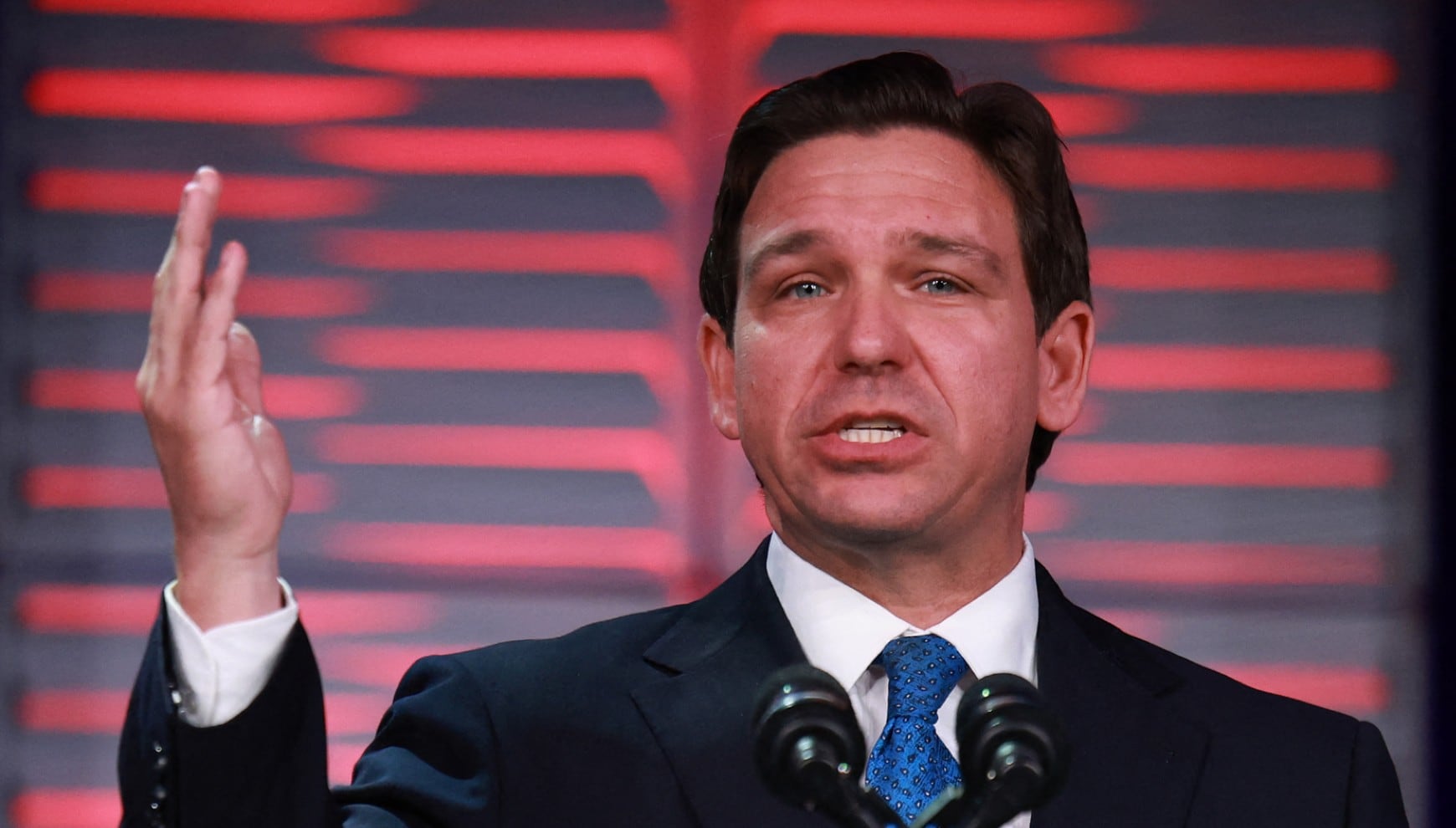 Ron DeSantis establece nuevas reglas en Florida para determinadas licencias de conducir. | Crédito: JOE RAEDLE / GETTY IMAGES NORTH AMERICA / GETTY IMAGES VIA AFP