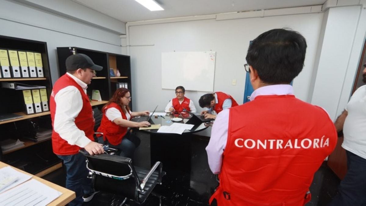 El despliegue está orientado a supervisar el cumplimiento de los procedimientos logísticos, la entrega oportuna del material electoral y a determinar las causas de los incidentes. Foto: Contraloría.