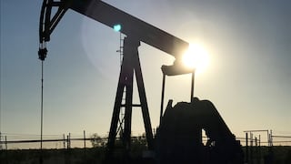 Petróleo supera pico de US$ 100 otra vez: Perú demanda más combustible, pero produce menos
