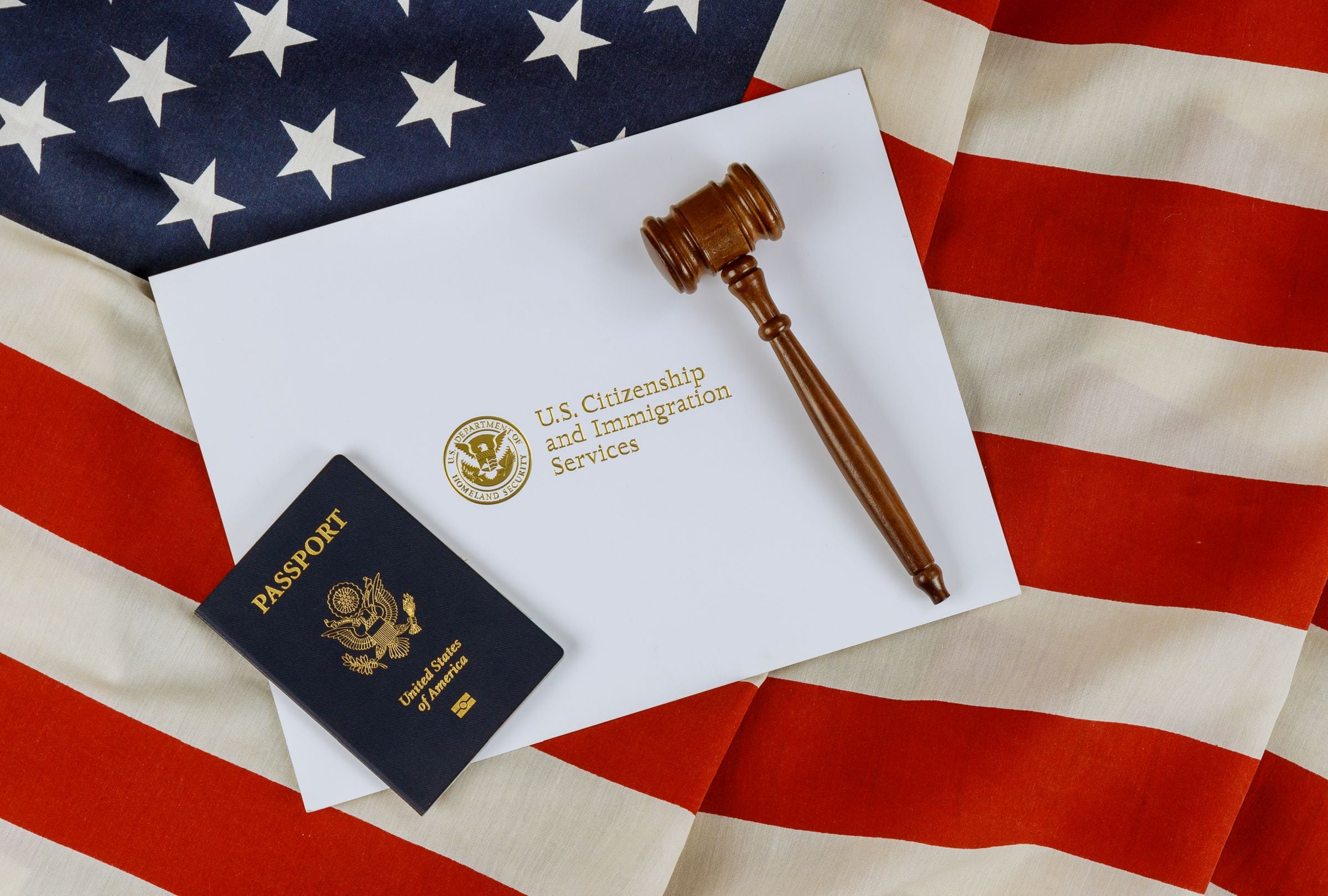 Revisa esta nota para que sepas cómo descargar los formularios USCIS 2025 correctos. (Foto: Cavan Images / iStock)