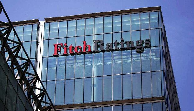 Fitch mencionó la polarización política cada vez mayor en torno al gasto y a la política fiscal como una de las principales razones para reducir la calificación. (Foto: Difusión)