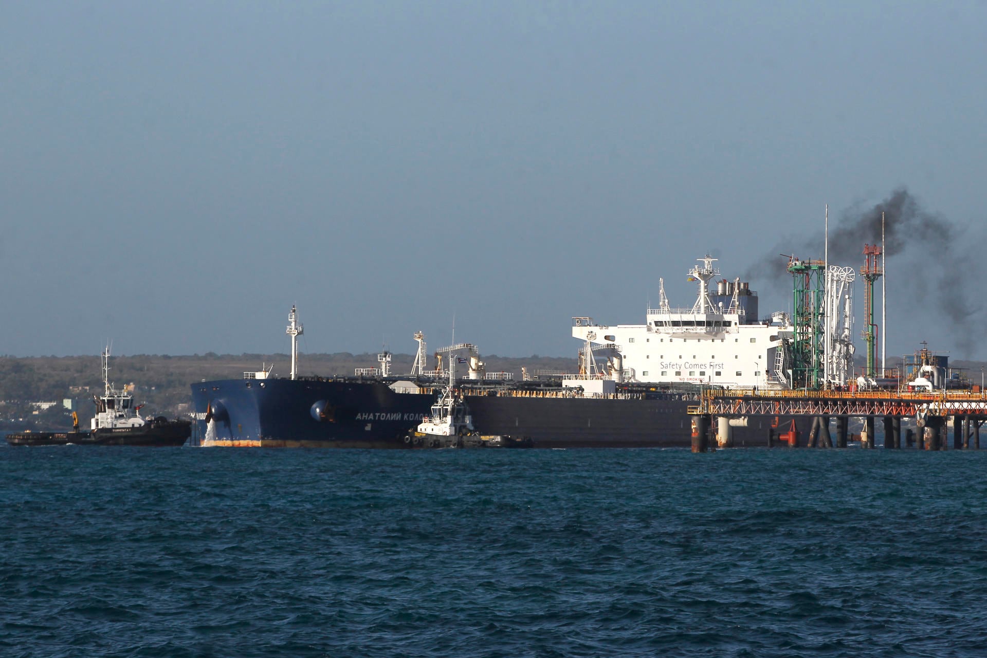 El buque petrolero ruso Anatoli Kolodkin en la bahía de Matanzas , Cuba. (Foto: EFE)