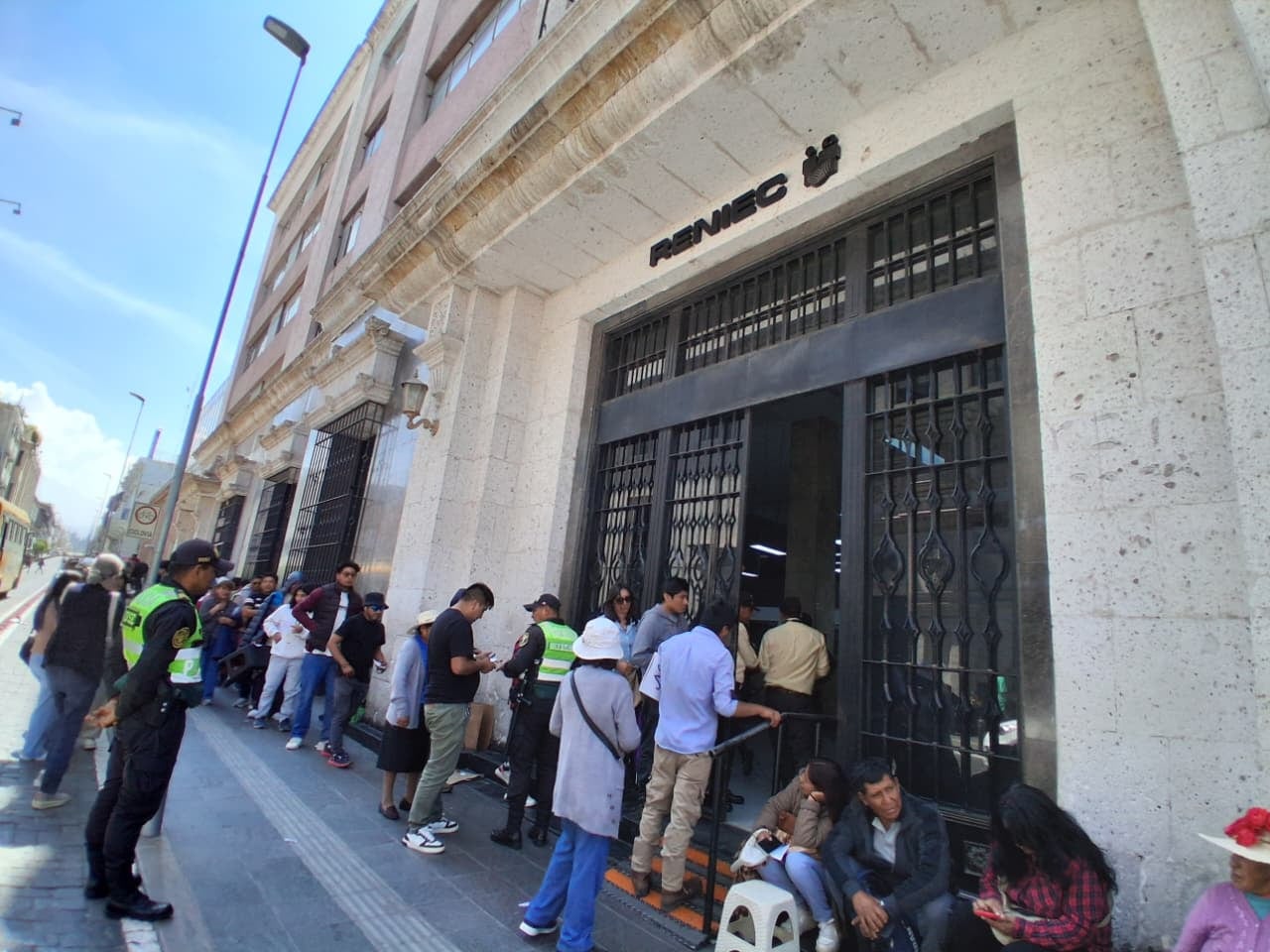 El anuncio del Reniec se produce luego de que el presidente del JNE, Roberto Burneo, confirmó la ampliación del horario de votación para las elecciones generales 2026 hasta las 06:00 p.m. a nivel nacional, Foto: GEC.