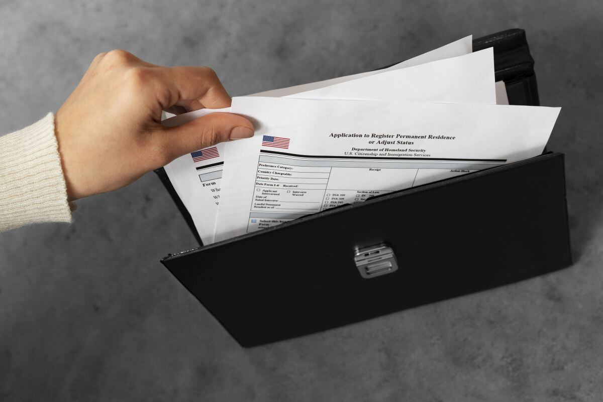 Un formulario sobre unos trámites ciudadanos en Estados Unidos. (Foto: Freepik)