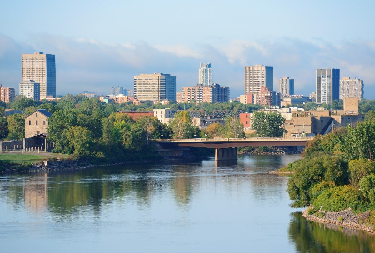 Jackson, Mississippi, aparece como la peor ciudad para cumplir los propósitos de Año Nuevo 2026, al concentrar más obstáculos para mantener hábitos y metas. | Crédito: Freepik