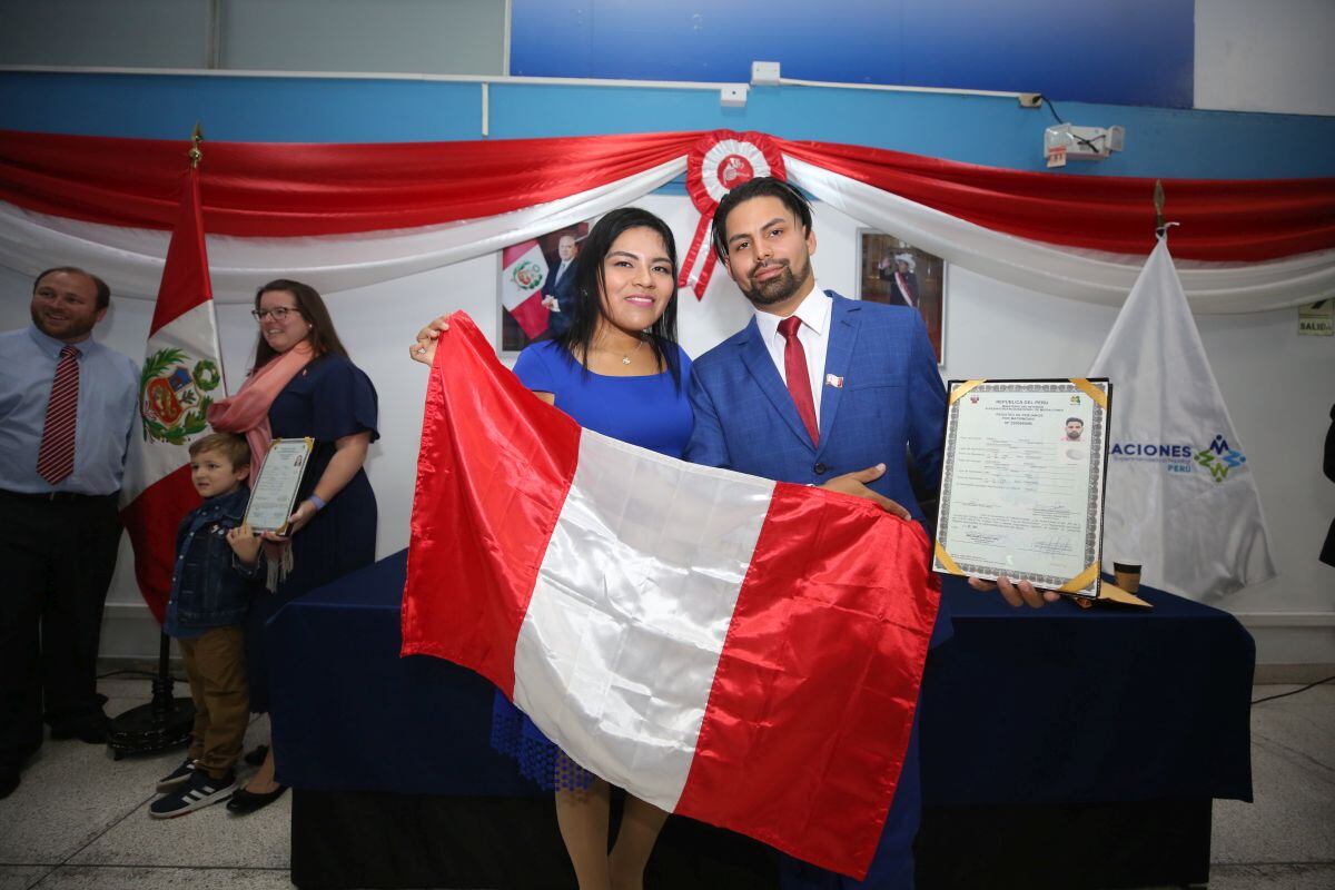 Son cerca de 5,000 ciudadanos extranjeros de diversas nacionalidades que ya han recibido el título de la nacionalidad peruana. (Foto: Migraciones)