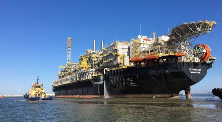 El campo de Búzios explota crudo y gas en la cuenca marina de Santos, en el presal.
