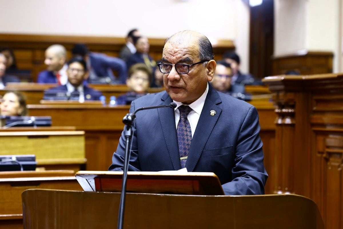 El ministro del Interior, César Astudillo, presentó ante el Congreso los cinco objetivos de su estrategia para enfrentar al crimen organizado. Foto: Mininter/X.