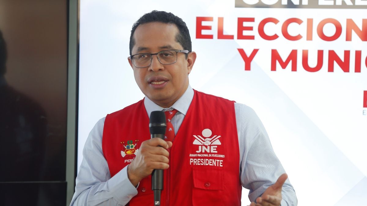 Roberto Burneo rechaza presiones de Rafael López Aliaga