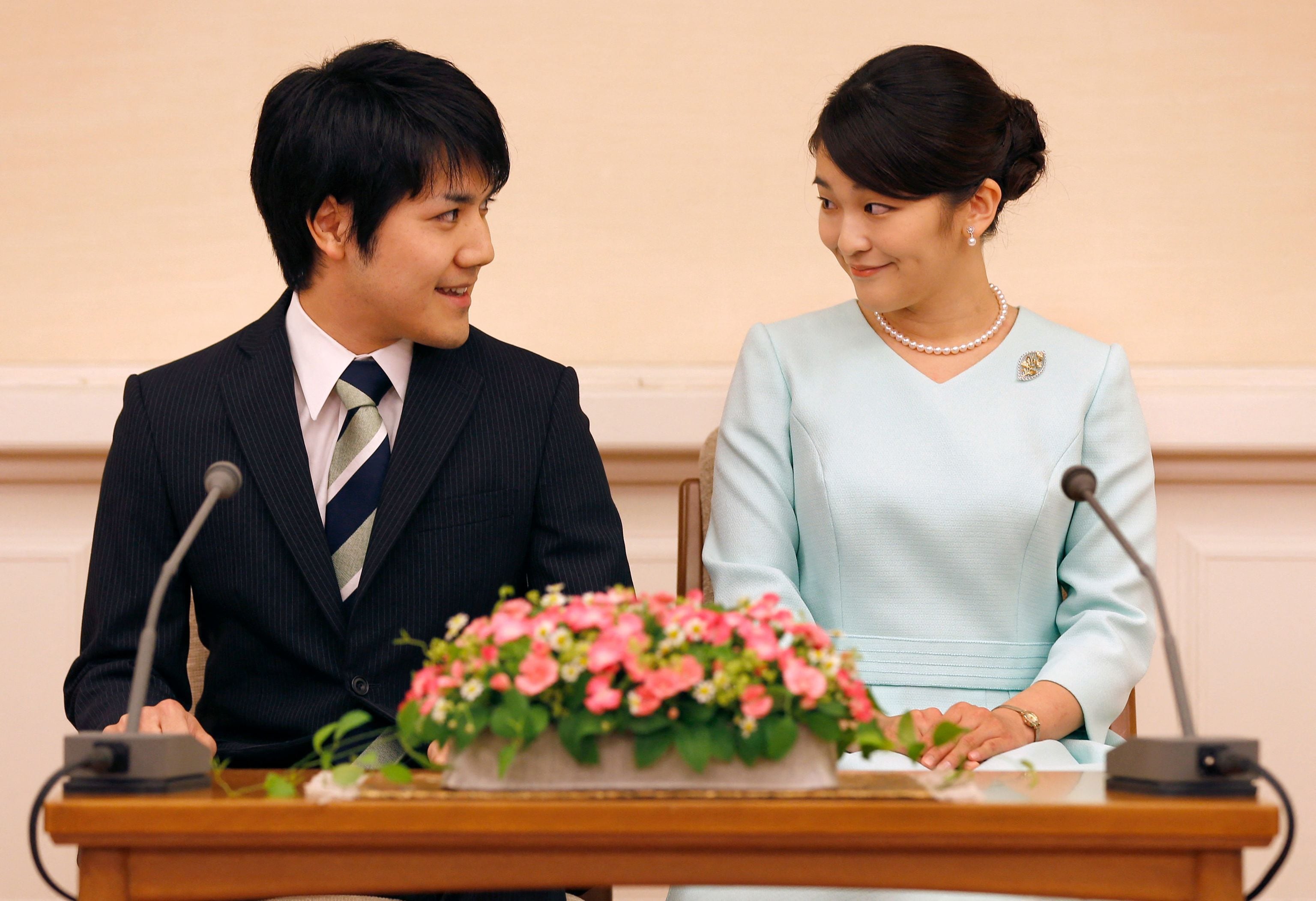 En 2021, la princesa Mako de Japón contrajo matrimonio con el plebeyo Kei Komuro y abandona la familia imperial nipona, perdiendo su estatus. (Foto: AFP)