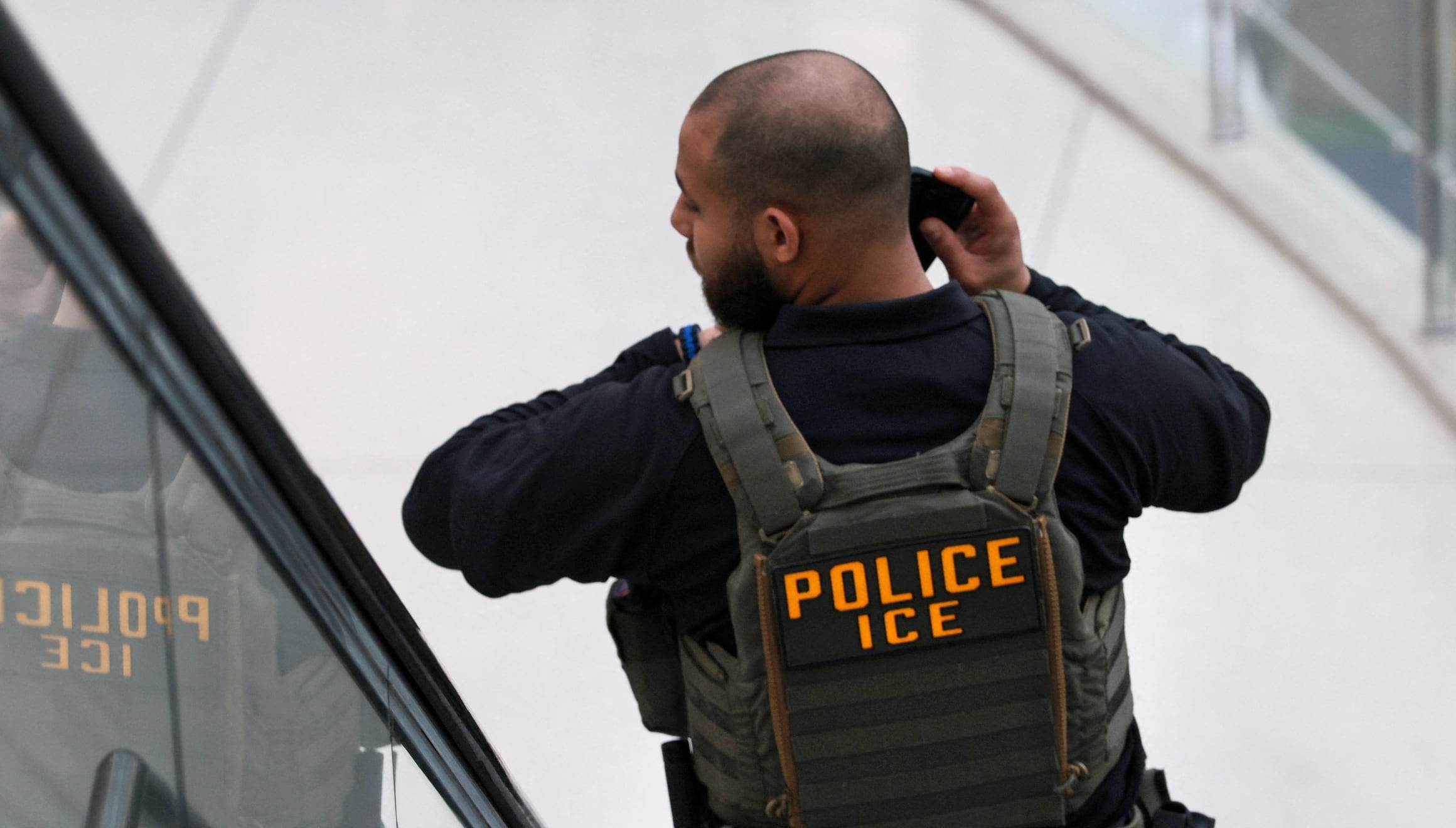 Un agente de ICE realizando su trabajo en nueva York (Foto: AFP)