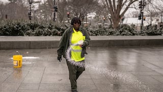 Por qué la sal es clave para enfrentar la nieve y el hielo en una tormenta invernal en EE.UU.