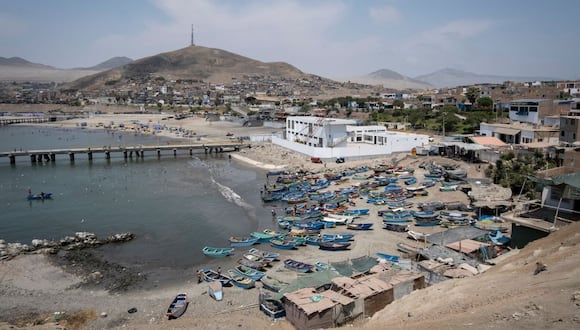La bahía de pesca cerca del sitio de construcción del puerto en Chancay, Perú, el martes 5 de marzo de 2024. Volcan planea vender un terreno que adquirió cerca del puerto.
