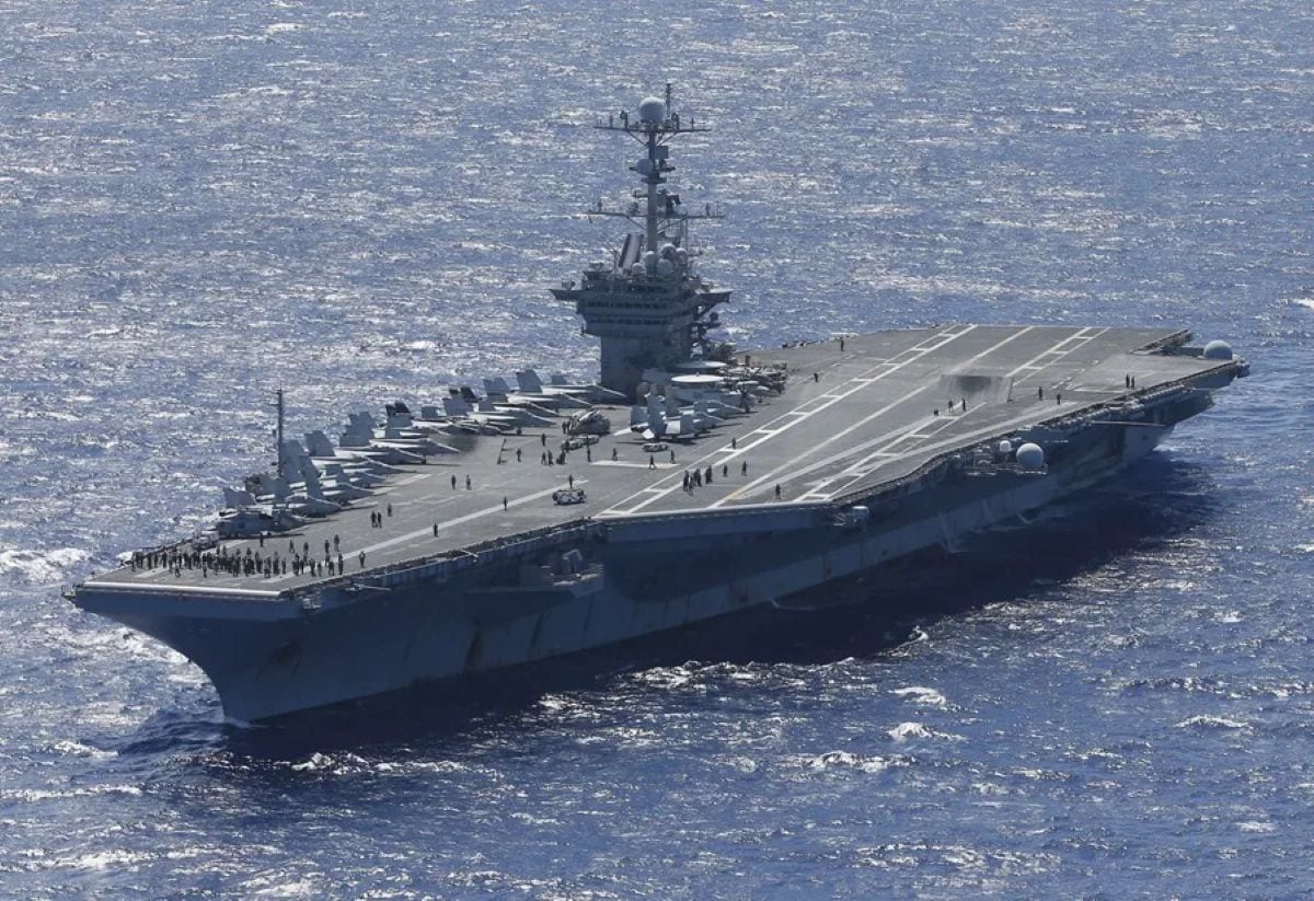 El cambio de portaviones ocurre mientras el Gobierno de Donald Trump rechaza las denuncias sobre las condiciones de la tripulación del USS Abraham Lincoln. Foto: EFE.