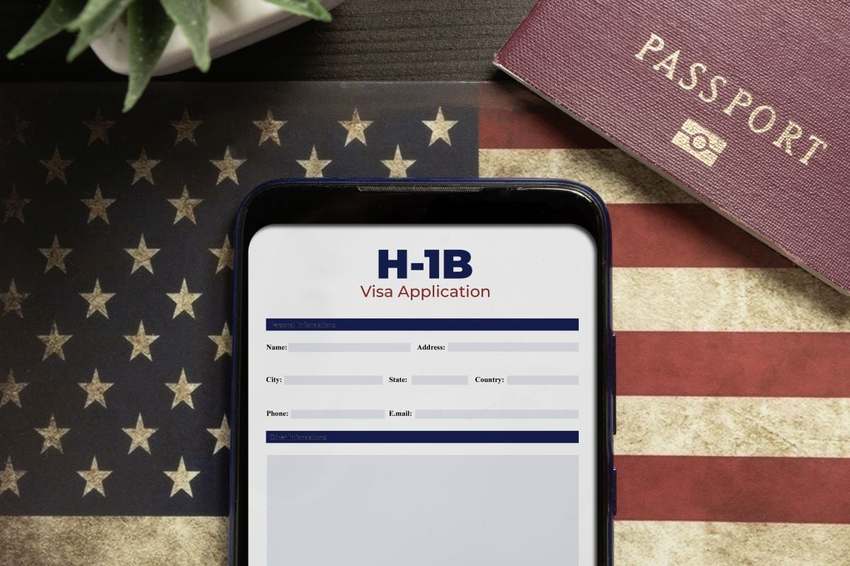 La medida puede retrasar la ruta hacia la green card patrocinada por su empleador (Foto: Cristian Storto Fotografia / iStock)